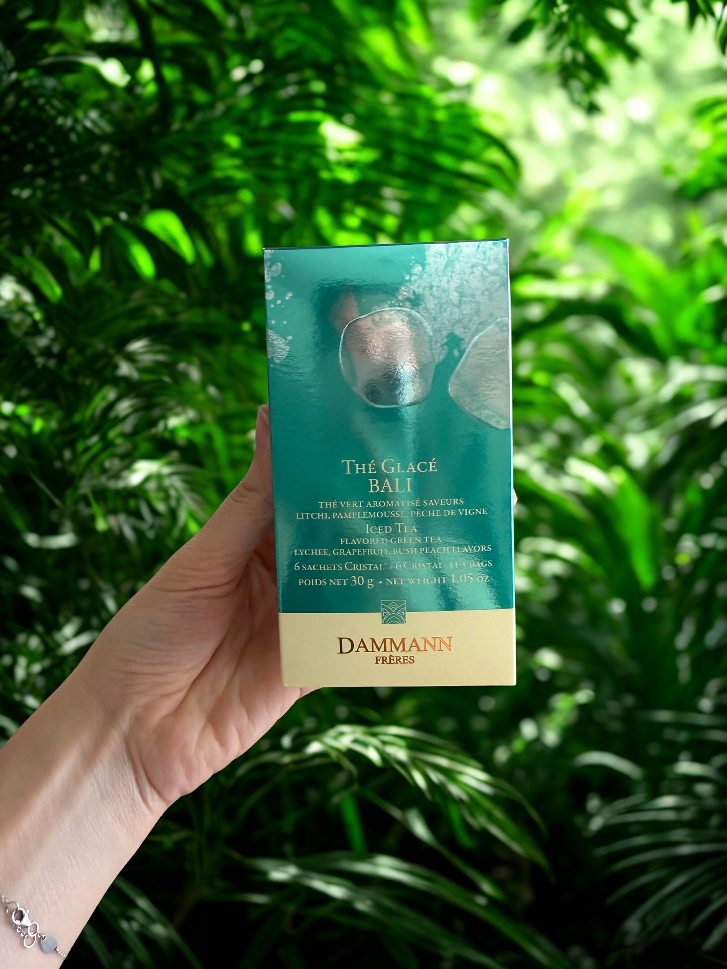 ☀️ ¡Novedad de verano en Feliz!
Té verde helado “Bali” de Dammann Frères — con notas frescas de lichi, pomelo y melocotón de viña 🍑🍹
Perfecto para momentos de relax en Madrid… o simplemente para sentirte de viaje sin salir de casa ✨
Disponible en nuestras cestas y cajas de verano 🎁🇫🇷
📦 Envíos a toda España
📍Productos 100% franceses
#FelizMadrid #TéHelado #DammannFrères #VeranoEnMadrid #CajasDeRegalo #RegalosGourmet #PicnicVibes #ToqueFrancés #CestaGourmet #MadridStyle #RegalosOriginales #TéFrancés #FelizBoxes #cajasorpresa #cajaderegalo #cajasdedulces🍭🍬🍫 #cajasdecoradas #cajasdecumpleaños #cajasorpresa🎁 #cajasdedulces