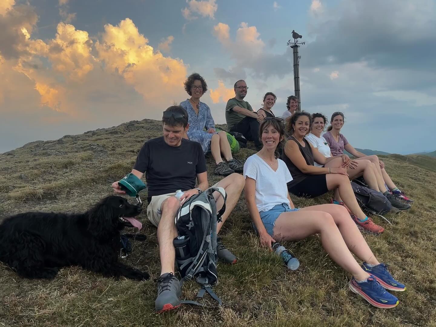 Not a run, not a Runlates event, but a lovely evening wander up the #Lawley for the Summer Solstice last weekend with some people I’d never have met if it weren’t for both of those things! 🤗
Showing how closely fitness and friendship can be intertwined 🙌
It was also a lovely 5th birthday outing for Albie! 🥳
Thanks @morehannahmoore for organising🙏
#summersolstice #walktogether #runtogether #shropshire #shropshirehills