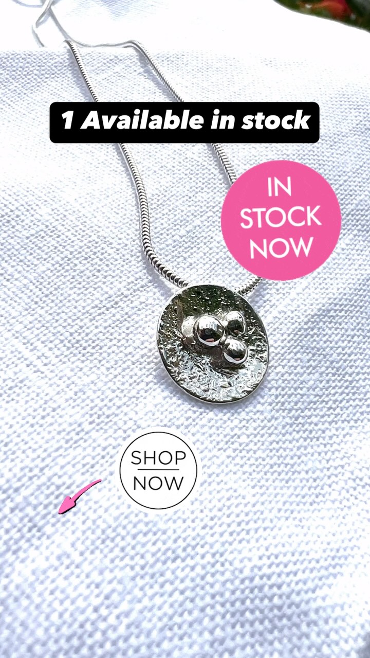 Tranquility Pendant
✨ 1 available in stock ✨
Shop now!!!
#sterlingandgold #handcraftedjewellery #supportlocalbusiness #artisanjewellery #