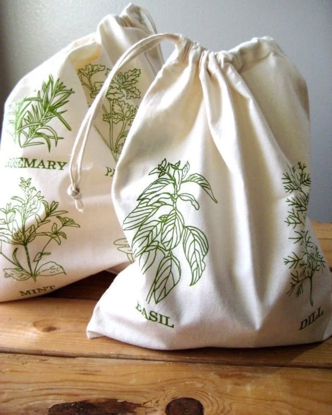 🌿 ¡Haz la diferencia con cada compra! 🌿
Luce un accesorio original, cuida el medio ambiente y apoya la economía local.
¿Ya tienes la tuya? ¡Cuéntanos en los comentarios cómo la usarías y etiqueta a tus amigos para que nos cuenten cómo lucirían!
#BolsasEcológicas #AlgodónOrgánico #HechoAMano #ConsumoResponsable #ModaSostenible #ArtesaníaLocal