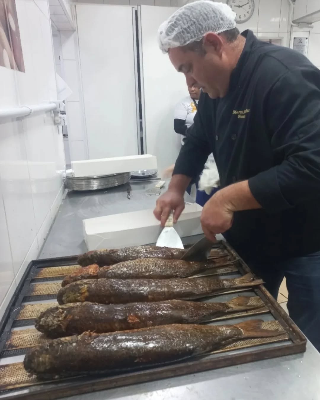 🎉 Atenção, amigos do bem! 🐟💙
A tão aguardada Festa da Tainha 2025 já começou e vai acontecer todo fim de semana, de 27 de junho a 3 de agosto! Com cardápio variado!!
📍 Estaremos por aqui:
🕖 Sextas e sábados das 19h às 23h30
🕛 Domingos das 12h às 16h
Venha viver esse momento especial com a gente! Um evento saboroso, feito com muito carinho, e o melhor: 100% solidário, em prol das 668 crianças atendidas pelo Educandário Santista. 💛
Esperamos você e sua família para fazer parte desta corrente do bem!
Compartilhe, marque os amigos e venha saborear essa festa que aquece o coração! 💬👇
#FestaDaTainha2025 #EducandarioSantista #CorrenteDoBem #TainhaDoAmor #SaborESolidariedade #JuntosPelasCrianças