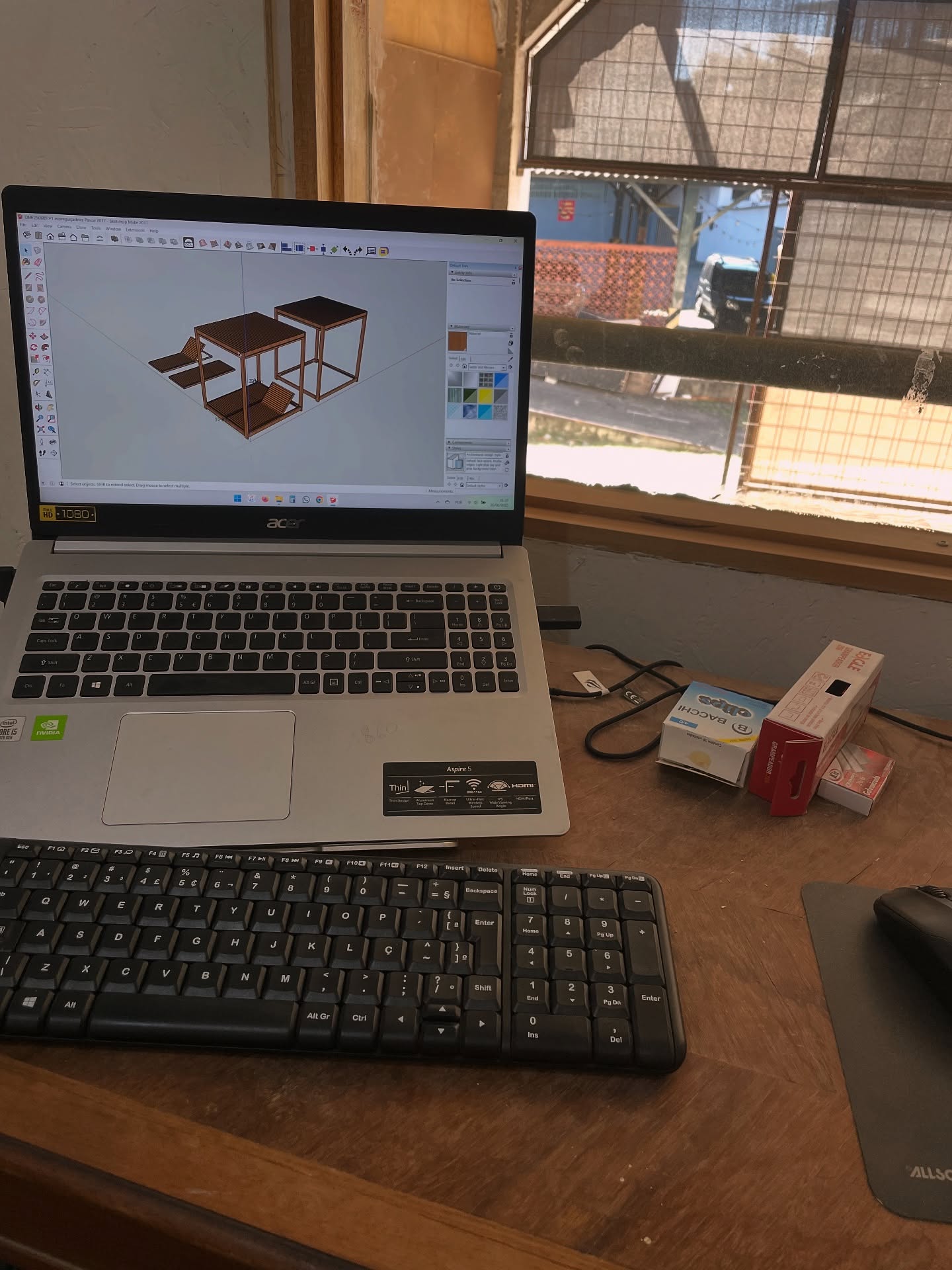 ☀️ Espreguiçadeira em andamento!
Mesmo com o friozinho no Rio esses dias, já tem cliente pensando no conforto dos dias de sol e no cantinho ao ar livre. E está certíssimo! 😎
Essa espreguiçadeira é mais um projeto sob medida que começa pelo desenho técnico e escolha da madeira. Tudo pensado pra garantir durabilidade, estética e funcionalidade!
Em breve, mais um espaço pronto pra relaxar com estilo.