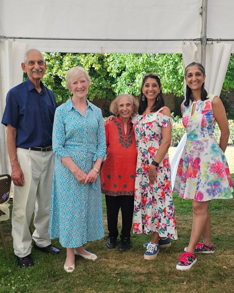 Had a lovely Sunday afternoon celebrating the 40th birthday of a charity that is not only incredibly close to my heart and has helped me live my best life with #multiplesclerosis but is also a charity that I’m a patron for. Thank you to the @lordlieutenant_bucks Elizabeth Howe for hosting @chilternsneuro for a birthday garden party! It was lovely to catch up with staff, volunteers and members of the centre, which provides support and therapies for people affected by MS, #parkinsons #parkinsonsdisease and #stroke It was also brilliant to meet the @hisheriffbucks Pippa Kirkbride and to hear the Glee Club choir. It was a hot and balmy afternoon in good company among beautiful surroundings! #multiplesclerosisawareness #neurological #charity #charityevent