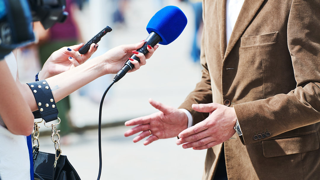 ¡Gran noticia! 🎉 Me alegra compartir que mi entrevista en el podcast "Preciso y Conciso" con Don Roberto del Campo Valdés ya está disponible. ¡No te lo pierdas! Más información en mi sitio web (Link en Bio). #PrecisoYConciso #Entrevista #PorUnChileConUnidadPazYArmonía #YoApoyoAlPatoValenzuela