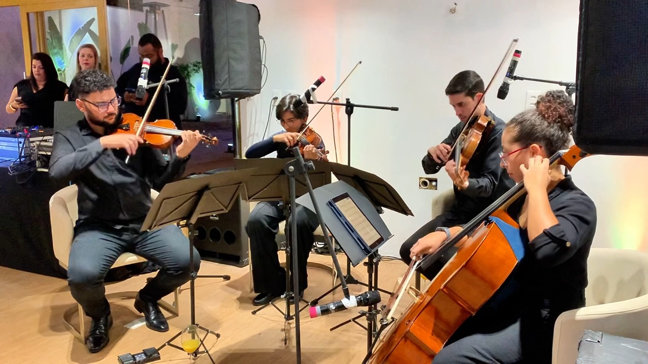 🏔️ Contrate um quarteto de cordas cheio de alma, energia e elegância para o seu evento!
⠀
🎶 Ain’t No Mountain High Enough – Marvin Gaye & Tammi Terrell
🎻 Interpretação ao vivo do Quarteto Músicas & Eventos
⠀
Clássico soul em versão instrumental emocionante.
Ideal para casamentos, celebrações afetivas e eventos que pedem uma trilha marcante e cheia de sentimento.
⠀
🎻 Wagner Filho – Violino 1
🎻 Eloísa Rocha – Violino 2
🎻 Daniel Lima – Viola
🎻 Carla Nascimento – Violoncelo
⠀
📍 Uma produção Músicas & Eventos – Música ao vivo com sofisticação, presença e repertório inesquecível.
⠀
📲 Fale com a gente e leve essa energia vibrante para o seu evento!
⠀
🔗 www.musicaseeventos.com.br
📩 musicaseeventos@gmail.com
📱 WhatsApp: (11) 98590-6903
📸 Instagram: @musicas.e.eventos