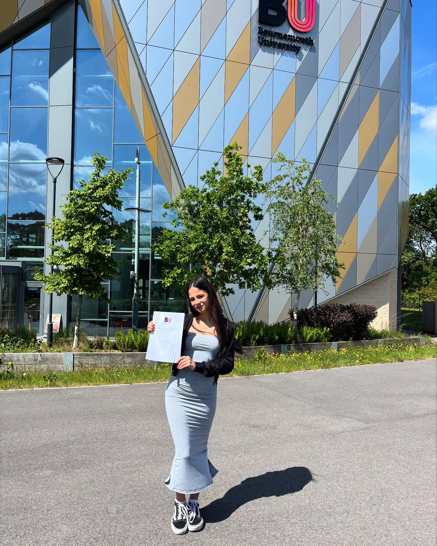 My journey at @bournemouthuni has officially come to an end as I’m graduating with a First Class Honours in Multimedia Journalism 🎓
✍🏼 My dissertation, which also received a First, titled “To what extent do UK journalism diversity initiatives help individuals from underrepresented backgrounds gain opportunities in the industry?”
✍🏼 Coming from an underrepresented background myself, this topic was deeply personal. I’ve experienced first-hand the barriers that can make journalism feel out of reach. My motivation came from a real desire to understand whether diversity schemes genuinely support people like me. But with 91% of UK journalists still white, according to the NCTJ Journalists at Work report 2024, it’s clear there’s still a long way to go between ambition and reality.
A heartfelt thank you to the participants who generously gave their time and shared personal, powerful experiences. Thank you for trusting me with your stories 🩷
I am also incredibly grateful to the entire BAMMJ teaching team for creating such a supportive and inspiring learning environment throughout these three years 🌟
The path wasn’t straightforward. I changed courses, took a gap year and faced challenges that, at times, made me question whether I’d make it to the finish line.
But I kept going and I’m proud of every step it took to get here.
Here’s to the next chapter 👩🏻🎓✨