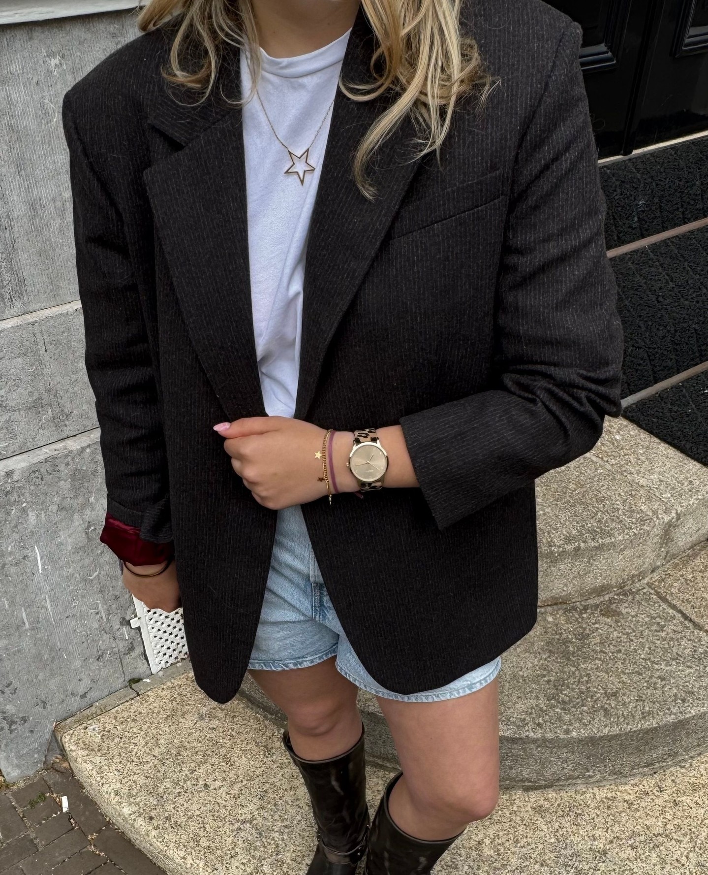 Sun’s out, boots on — Cool contrast for warm days. 🤠��
