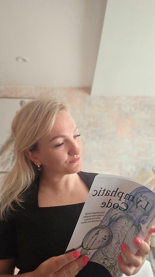 Cooling down between clients today:
✨ MLD
✨ Back Massage
✨ Facial
✨ Reflexology
✨ Scar Therapy
✨ Another round of MLD
Each treatment tailored with care — it's a full-body healing kind of day. 💆♀️🌿
#TherapistLife #MLD #ManualLymphaticDrainage #MassageTherapy #FacialTreatment #Reflexology #ScarTherapy #WellnessJourney #HolisticHealth #SelfCare #tatjanasenkova