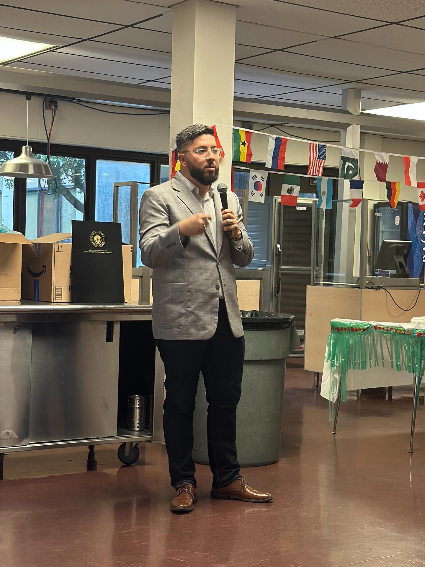 MULTILINGUAL MESSAGE
Spanish-English-Arabic
Español
Que gran orgullo participar en la graduación de la escuela comunitaria de Revere donde miles de residentes de nuestra comunidad aprenden inglés, español, clases de computación y más. Estos miembros de nuestra comunidad en gran mayoría inmigrantes y de clase trabajadora son el ejemplo de perseverancia que caracteriza nuestra comunidad inmigrante y de clase trabajadora. Son orgullo e inspiración y este espacio que les abre la directora del programa Fatou Drammeh es una de las joya de la corona de los servicios que presta nuestra ciudad a nuestra comunidad trabajadora. Felicidades a ustedes y a su familia por su gran logro!
English
What a great pride to participate in the graduation of the Revere Community School where thousands of residents of our community learn English, Spanish, computer classes and more. These members of our community, most of them immigrants and working class, are the example of perseverance that characterizes our immigrant and working class community. They are a source of pride and inspiration and this space that program director Fatou Drammeh is opening for them is one of the crown jewels of the services that our city provides to our working community. Congratulations to you and your family on your great achievement!
عربي
يا له من فخر عظيم أن أشارك في حفل تخرج مدرسة ريفير المجتمعية، حيث يتعلم الآلاف من سكان مجتمعنا اللغة الإنجليزية، والإسبانية، ودروس الحاسوب، وغير ذلك الكثير. إنّ هؤلاء الأعضاء من مجتمعنا، ومعظمهم من المهاجرين والطبقة العاملة، هم مثالٌ على المثابرة التي تميز مجتمعنا المهاجر والعامل. إنهم مصدر فخر وإلهام، وهذا الفضاء الذي تفتحه لهم مديرة البرنامج فاتو درامي هو من جواهر التاج في الخدمات التي تقدمها مدينتنا لمجتمعنا العامل.
مبروك لكم ولعائلاتكم على هذا الإنجاز العظيم!