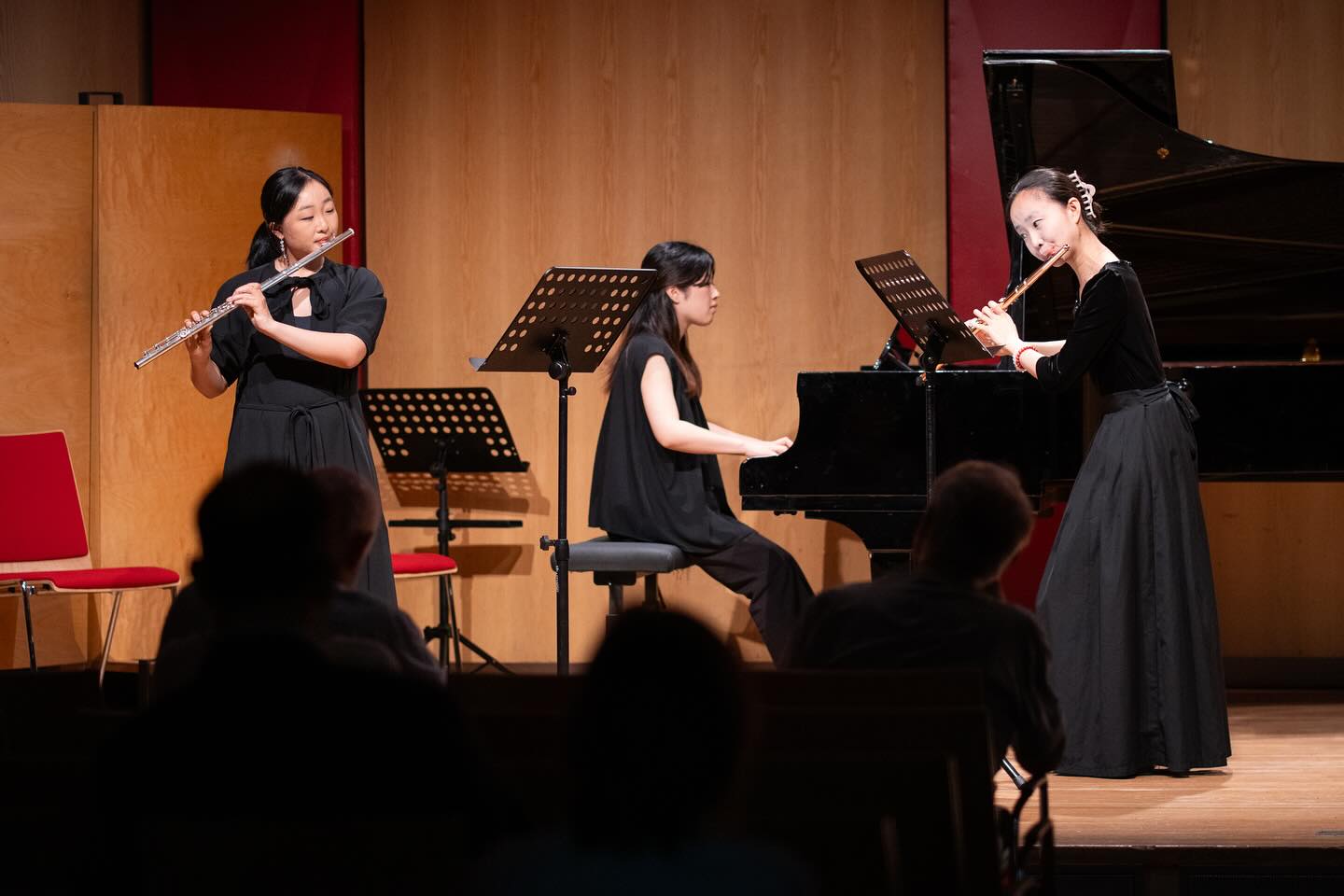 What a great way to finish off this summer semester at the @hfmt_koeln by performing in two chamber music concerts across Cologne and Aachen with my colleagues 🎶🇩🇪✨
It was so great to be able to prepare the Friedrich Kuhlau Trio for two flutes & piano Op. 119 as well as Jacques Ibert’s Entr’acte for flute & guitar!🥰 🪈🎹
Flute: @qiaoyibear
Piano: @yuna__01pf
Guitar: @rei.guit
Looking forward to begin preparing for the next few recitals that I’ve got planned in Brisbane, Gold Coast and Melbourne in July ☺️🎵
🎙️Link in bio for full recordings
📸 Carlin from @minim.pictures
.
.
.
.
.
.
#flute #flûte #fluteplayer #fluteplayers #flöte #chambermusicians #chambermusic #flutetrio #piano #chamberrecital #recitalrecording #fløte #flote #flutist #flutistsofinstagram #flutists #flütist #flautist #flautistas #classicalmusicians #classicalflute #classicalmusic #germany #kammermusik #música #klavier #fluteduo #kuhlau #pianist #ibert