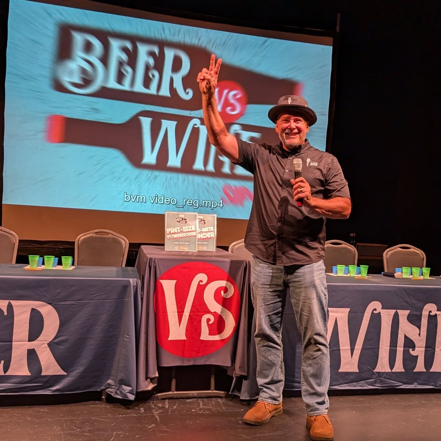 "In wine there's wisdom, in beer's there freedom." Benjamin Franklin
Jeff on stage #downtownvista !
@downtownvista @adifferentdayradio @sdbrewers
#vista #beervswine #sdbrewers #beer #wine #sdbeer