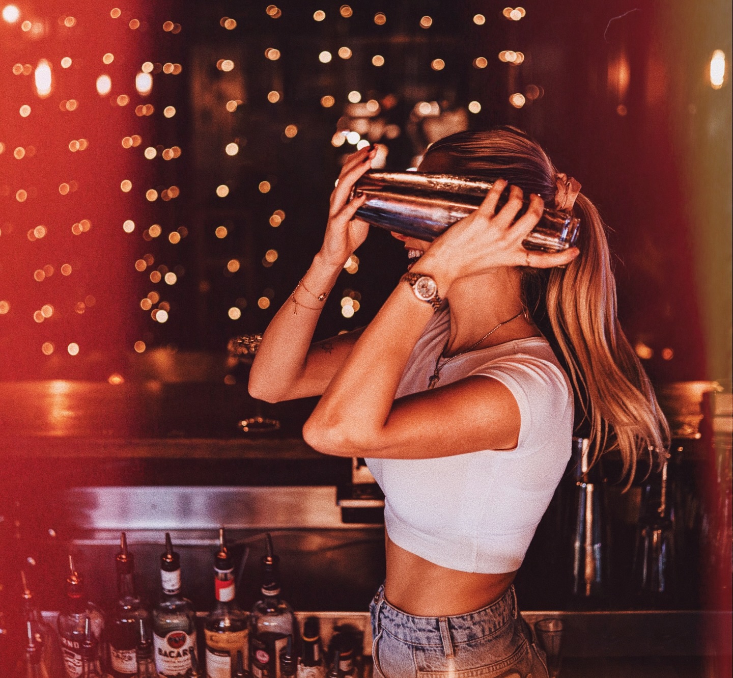 Don't miss out on @mcrcocktailweek ! Head over to try our signature drink. No wristband? No problem. Take advantage of Happy Hour from 6-8 pm.
- 2 cocktails for £12
- Banyan Lager Pint £3.95
- 2 house doubles with a soda-gun mixer for £10
- 2 SOL bottles for £6
- Buy 2 large glasses of house wine, get the rest of the bottle free
(Drinks must be ordered together to redeem offers)
Happy Hour times may vary.
#happyhour #cocktails #manchester #manchesterbars #deals #student #photography #bartender #castlefield #deansgate