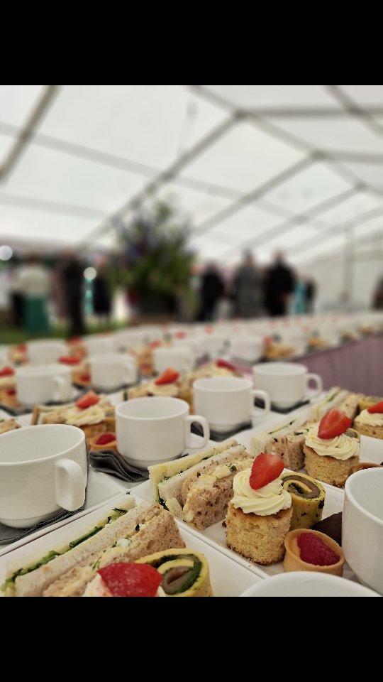 🌟Northern Garden Party for 550🌟
#eventcatering #afternoontea #moreteavicar #yorkminster #teaparty #cucumbersandwiches