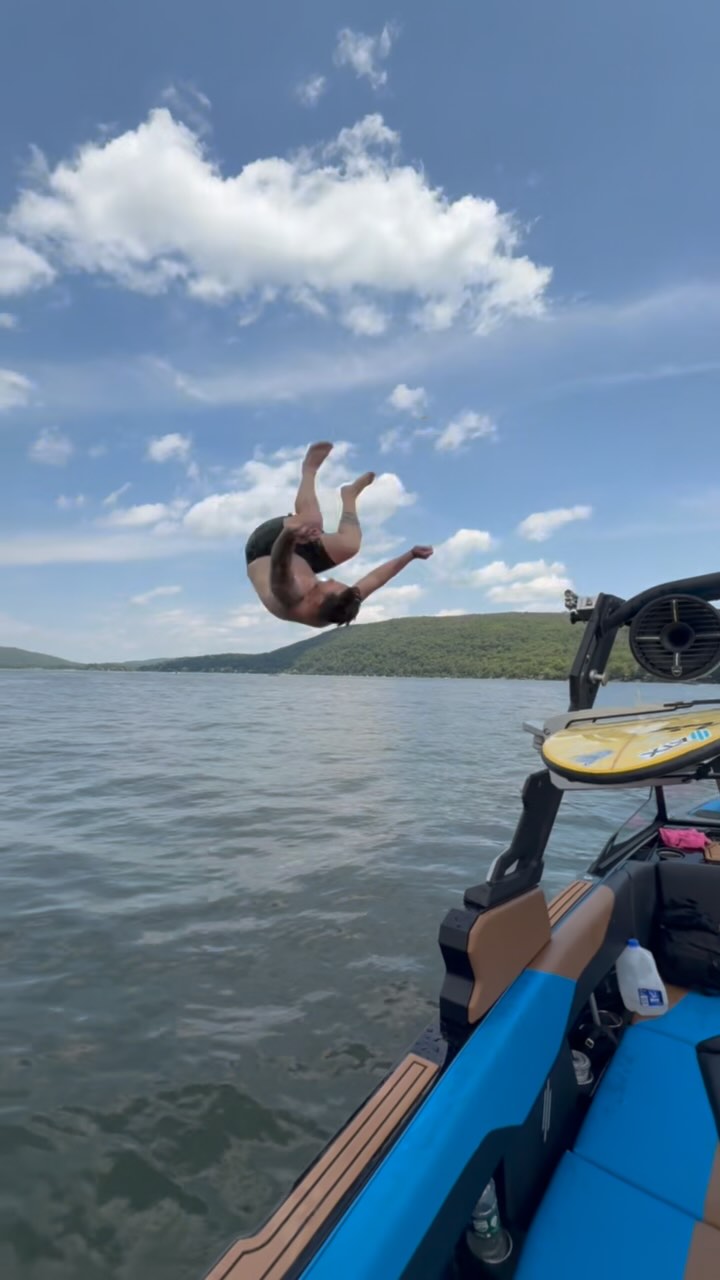 Make a splash and book your next lake day today! Reach out for availability. 
https://www.billymoeswatersports.com
#wakesurf #atxsurfboats #wakesurf #tubing #paddleboarding #boatday #escapethecity #bucketlist #bucketlistchecked✔ #familyfun #greenwoodlake #greenwoodlakeny #wakesurfnyc #wakesurfnj