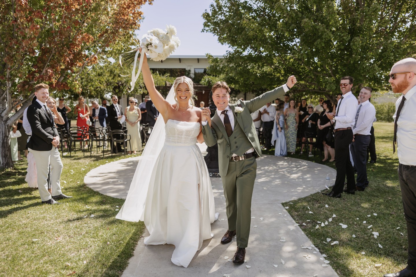 Get a load of Sara & Hamish's JUST MARRIED grins 😆 Both absolutely beaming from ear to ear!
Boy oh boy, I love looking back at wedding albums and reliving all those sweet moments, and seeing reactions.
📸 @camryncaptured
🎞️ @nortonsmithvideo
🍷@glenboschwineestate
🌸 @flowersnaturally
#marriagecelebrant #daretoloveceremonies #theysaidido #loveisintheair #weddingcelebrant #weddings #ceremony