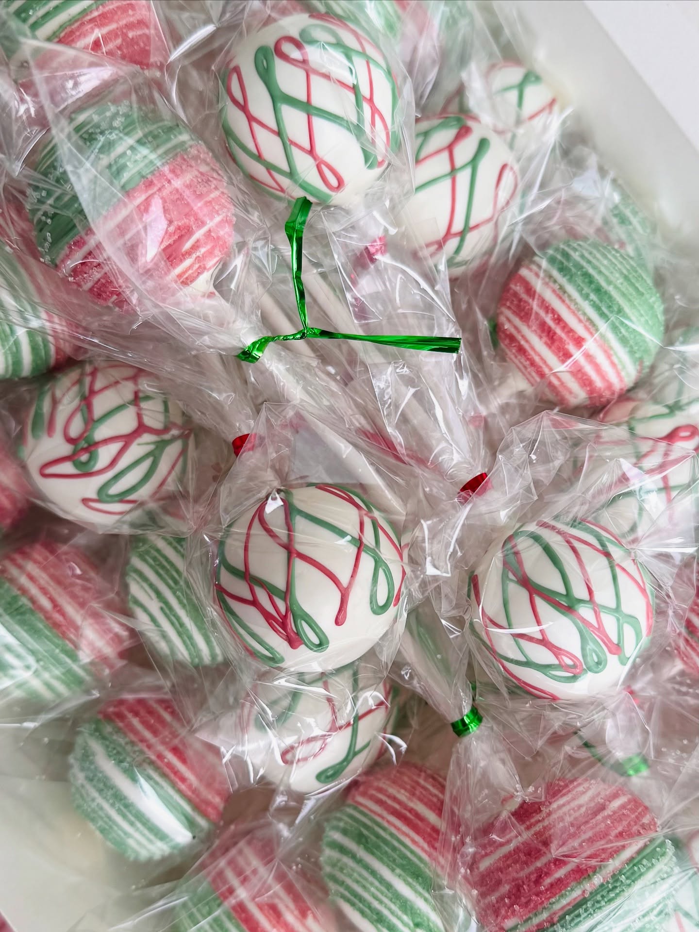 Cake Pops ma rendili italiani 🤌🏽🇮🇹
•
•
Find The Sweet Side of Gi VERY SOON at @scalaspizzeria in Long Branch, NJ! 💚🤍❤️
#cakepops #newjersey #wholesale #baker #baking #njbaker #monmouthcounty