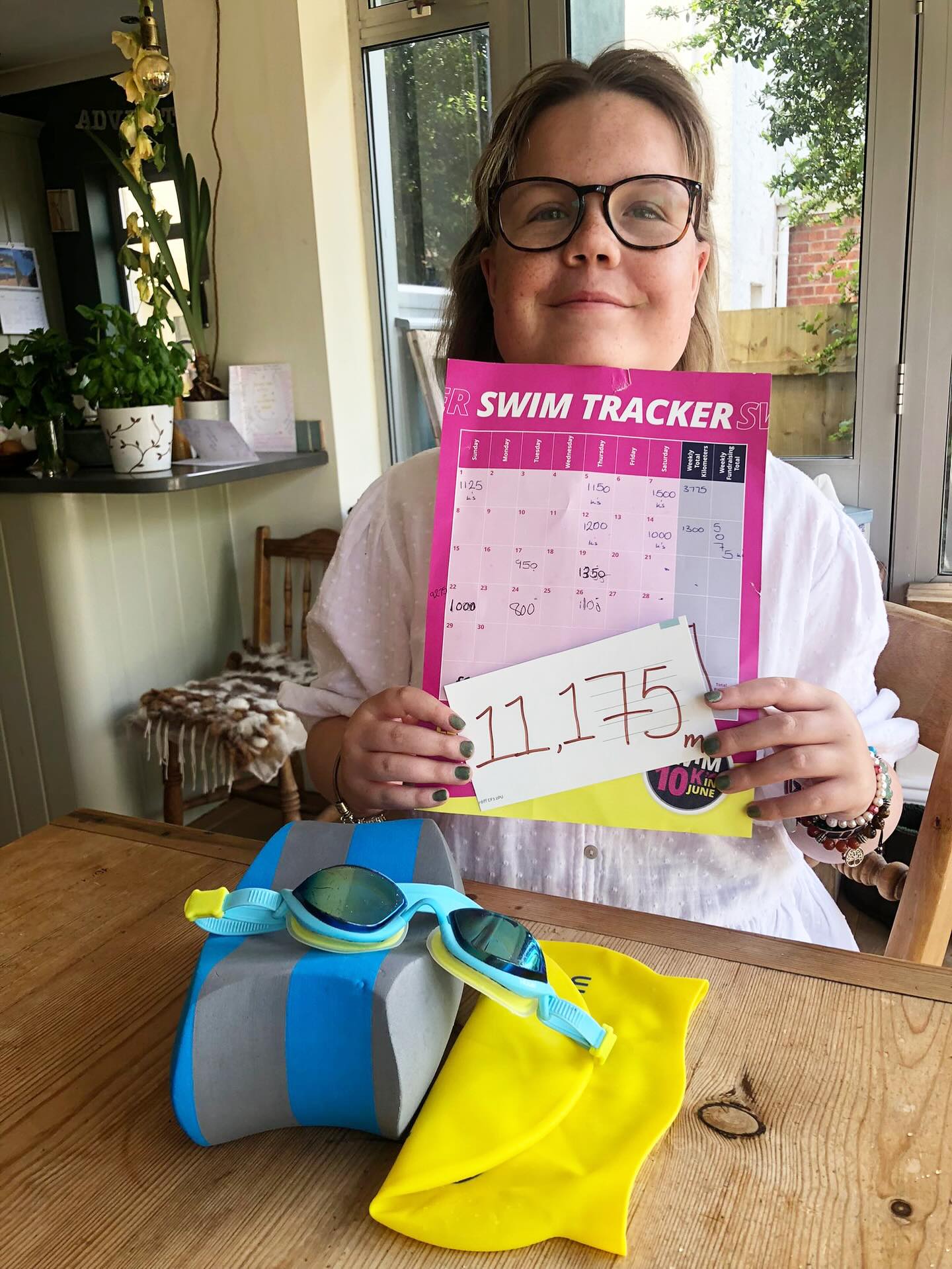 Cardiff Tri member Molly set out to swim 10k in June to raise money for special swimming teachers and equipment for children with learning difficulties to learn to swim 🏊🏽♀️ 🤩
She worked hard, put in extra sessions and smashed her target early swimming 11,175m!! 💪🏽👏🏼
If anyone wants to donate here’s the link below 👇
https://www.facebook.com/donate/494153443723448/?fundraiser_source=whatsapp_share
💛💙🖤