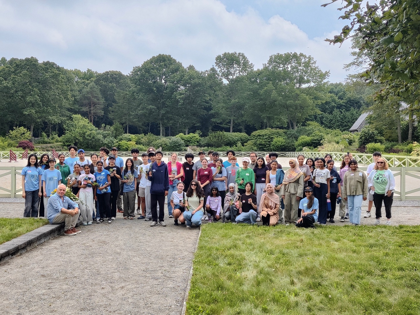 🌱🐎 Time to kickoff monarch season and the Raise, Tag, and Release (RTR) Summer Program!
Yesterday, Monarchs Matter attended the @rewildlongisland Summer Program Opening Ceremony at the beautiful @rewildingamericanow Seraphim Farms to introduce the RTR Summer Program and distribute 100 butterfly milkweed plugs for families and partners to plant in their yards, preserves, and school gardens. It was so great meeting everyone, touring the farm with @meleadypeter, and breaking the ice with fun games alongside our new youth interns and volunteers across the island :)
Stick around to see some monarch raising and tagging and community science action in the next 10 weeks! 🦋🙌
#monarchsmatter #milkweed #butterflymilkweed #monarchbutterflies #summerprogram #youthactivism #highschool #environmentalaction #nativeplants #pollinators #butterflies #communityaction #longisland #rewilding #sustainablelandscaping #biodiversity #volunteer #internship