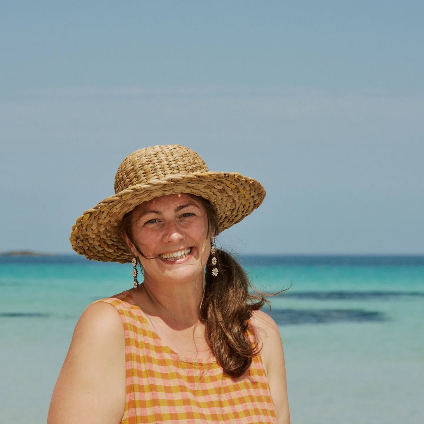 I have a serious case of the Tiree blues... It's that bad I've been googling houses for sale 😳😆😍
How beautiful are these pictures?! An important part of @mara_ocean_adventures and my @nourishescape was to allow our guests to enjoy the week without their phones. So we had a wonderful photographer with us to capture all the special moments (and there many!) Thanks Berit 💚🙌
In case you're wondering my dress is made by the wonderful @phaedraclothing and my hat was made by @weaving.in.the.wild 🥰🤗
📷 @bvonenoch