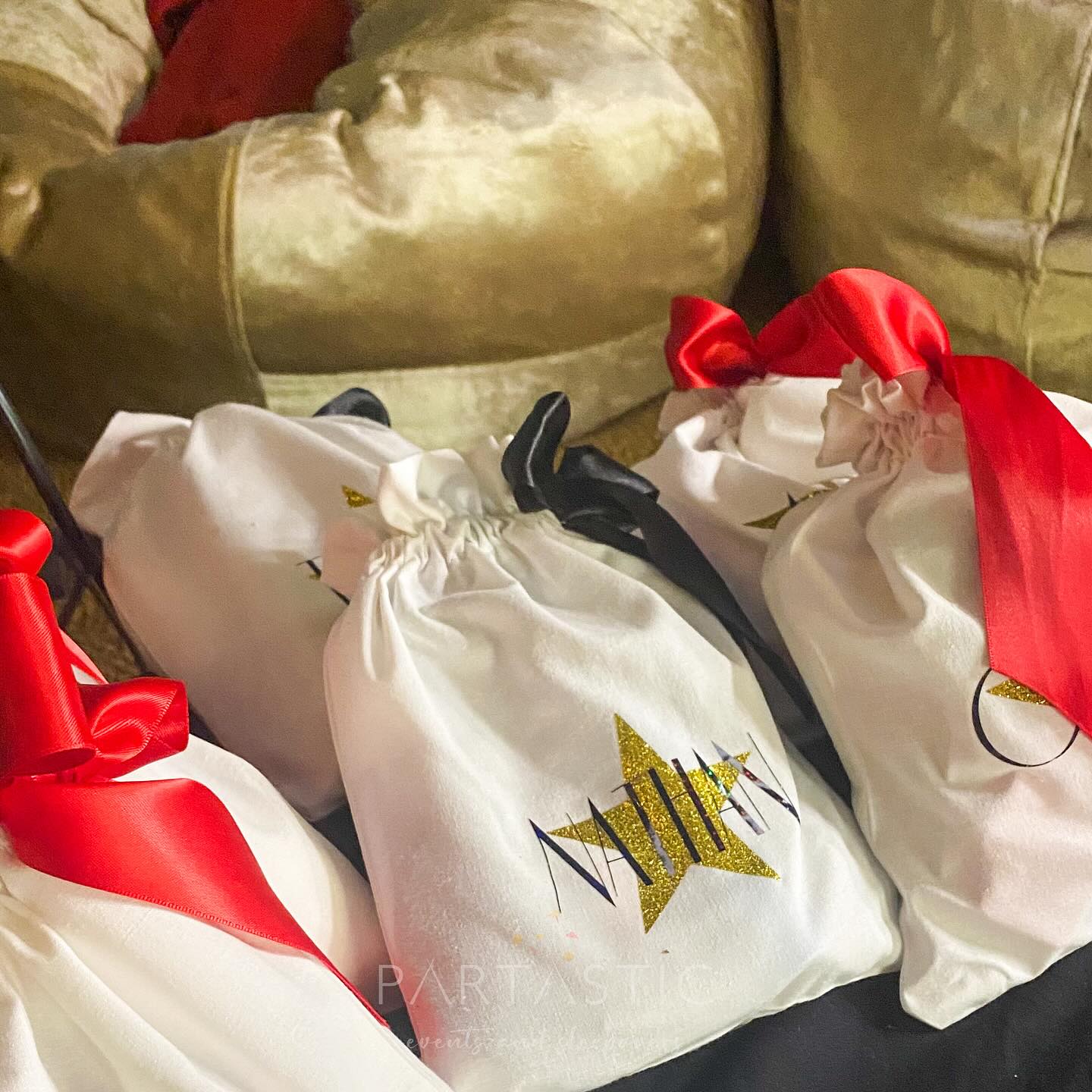 Cinema, snacks, personalised bags and so much more!
🎥🍿🎬
.
.
.
#movienightsleepoverparty #movienightsleepover #movienight #popupcinema #popupcinemanight #familymovienight #outdoorcinema #gardencinema #surreycinema #cinemahiring #gardencinema #nightatthemovies #cinema #cinemaparty #movienightparty #indoorcinema #outdoormovienight #cinematheme #hollywooddecor #redcarpet