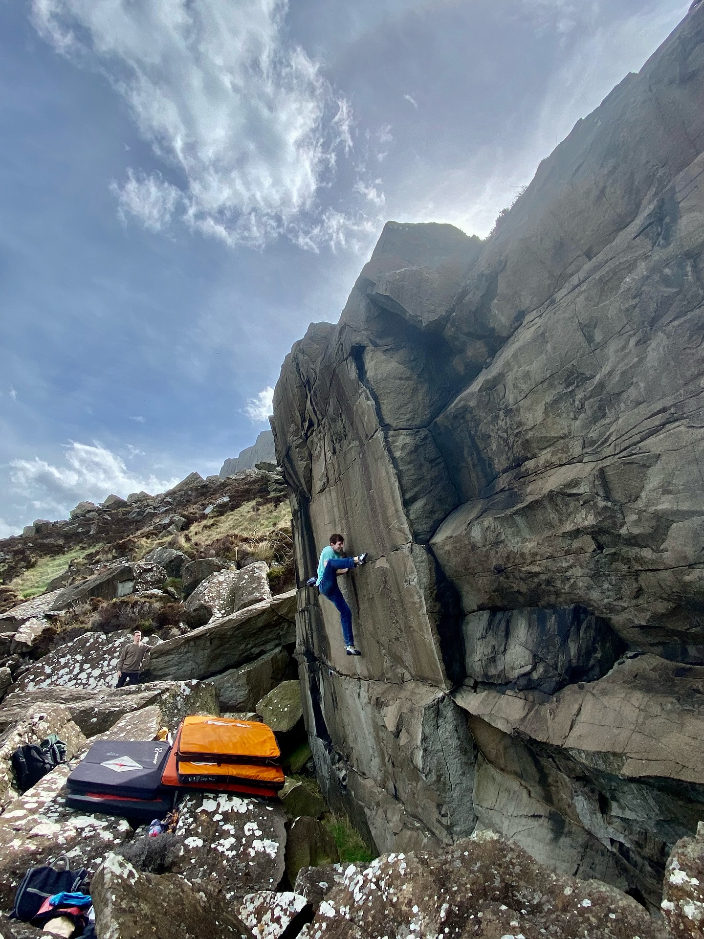 @dom_climbing sending the mega highball Cockus Maximus. This boulder is the introduction to the many highball stellar lines in Middle Earth.
Have you climbed in this area?