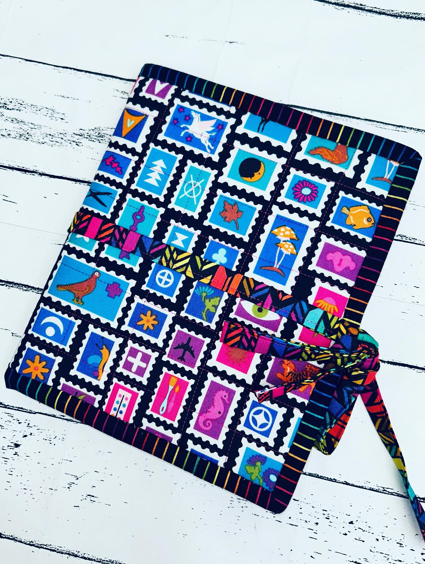 ❤️🌈 STAMP SWAP STATION 🌈❤️
It’s #stampswapstation pattern release day, head over to @sarahashfordstudio to get your copy!
This stamp fabric from @alisonglass was simply perfect for this as was the gloriously neon pink @aurifilthread ❤️🌈
There’s a sew-along starting on Tuesday 1st July so you can have yours ready in good time for FOQ and stuff it with stamps ready for swapping!
It’s a great make, quick and easy to put together - the hardest part is deciding how to customise it ❤️🌈
#fabricstamps #stampswap #fabricstamp #sarahashfordstudio #digitalpattern #patternlaunch #patternrelease #newpattern #sewingpattern #sewingpatterns #sewtherainbow #alisonglass #alisonglassfabric #zipperpouch #sewcreative #patchwork #quilting #sewing #pdfpattern #patterntester #patterntesting #sewingcommunity #quilter #sewingaddict #sewingismytherapy #creative #modernquilting #modernquilter #aurifil