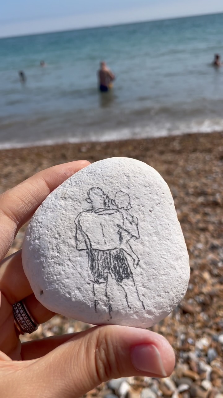 Forgot your sketchbook? Not to worry, turns out chalk stones do the trick. 🤣
#stonedoodler
Now you can’t do that on a sand beach can you! 😆
#Beachdrawing #holidaydrawing #travelsketching #travelsketchbook