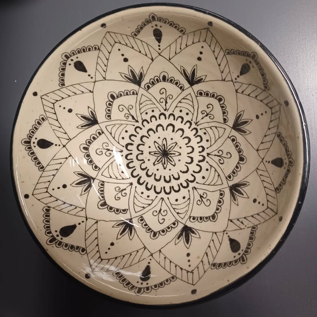 Mein liebes Gotti hat meiner lieben Cousine diese schönen Bowls auf den Geburtstag geschenkt und ich durfte sie kreieren ❤️ Herzlichen Dank für den tollen Auftrag und viel Freude mit den Bolws ❤️
#töpfernmachtglücklich #mandala #bowls