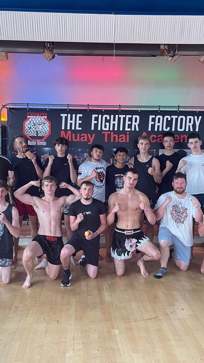 What an amazing day it was! Huge thanks to the Youthin FA Group and @rizbanana for an incredible Muay Khao seminar. The techniques shared were top-notch, and it was an absolute honor to meet the king of Muay Khao himself — such a humble guy and a true legend!
A big shoutout to my wonderful wife @beckybritshbrazil for all her amazing support, and to all my students for their incredible help throughout the day.
Also, heartfelt thanks to all the gyms that showed up and supported the seminar — your presence truly made a difference! @9spiresthaiboxing @chanasatru_muaythai @impact.mma @makara_muay_thai @gosportmartialarts @portsmouthmuaythai @rizbanana @yothinhamuthai @masteramuaythai