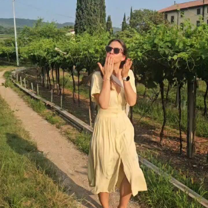 Juni, ich will dich nochmal erleben.
So viel gefühlt, so viel gestrampelt, so viel gedippt.
Bae Auszeit, die sich als privates Trainingscamp verkaufen lassen würde. (Fast) jede Sekunde genossen.
Familienzuwachs, Tantenliebe hoch 5.
Hochzeitln, noch mehr Familienzuwachs und liebe für unsere ganze Baggage.
Erste Feierabend Sunset Bergtour für 2025 im Kalender.
Mein erster Monatsrückblick ohne Business content. Irgendwie auch schön. So sehr ich meinen Job liebe, der Monat bleibt in meinem Kopf als Urli & Tanzen abgespeichert.
Auch wenns viele wundervolle Yogi & Coaching Momente gab, hab ich zu beruflichem verstärkt Nein gesagt und ganz viel Leichtigkeit genossen. ♡
Aufgetankt für einen sommerlichen, intensiven Juli. ☀️ seee you
.
.
.
.
#toskana #Rennrad #gardasee
#monatsrückblick #1100hm #tegernseerhütte #tantenliebe