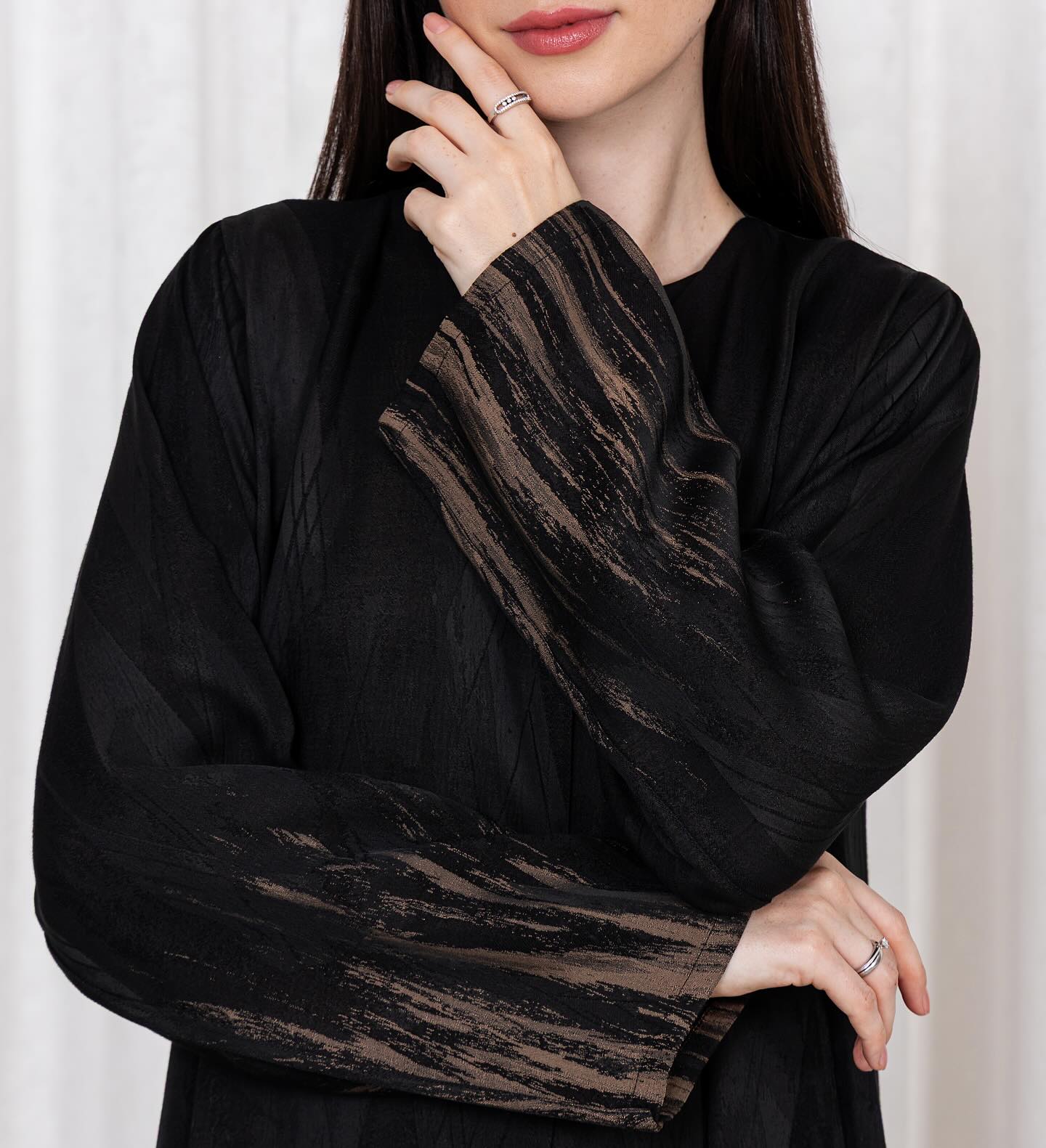 ❌SOLD OUT❌
Perfect for daily wear — the beauty of this piece comes entirely from the fabric itself, with soft beige strokes that bring the whole look to life 🖤
• Model: A03
• Fabric: Jacquard
• Color: Black with beige touch
• Price: 700 AED
DM us to order 🖤
#LURANA #Abaya #uae #abudhabi #عبايه #عباية