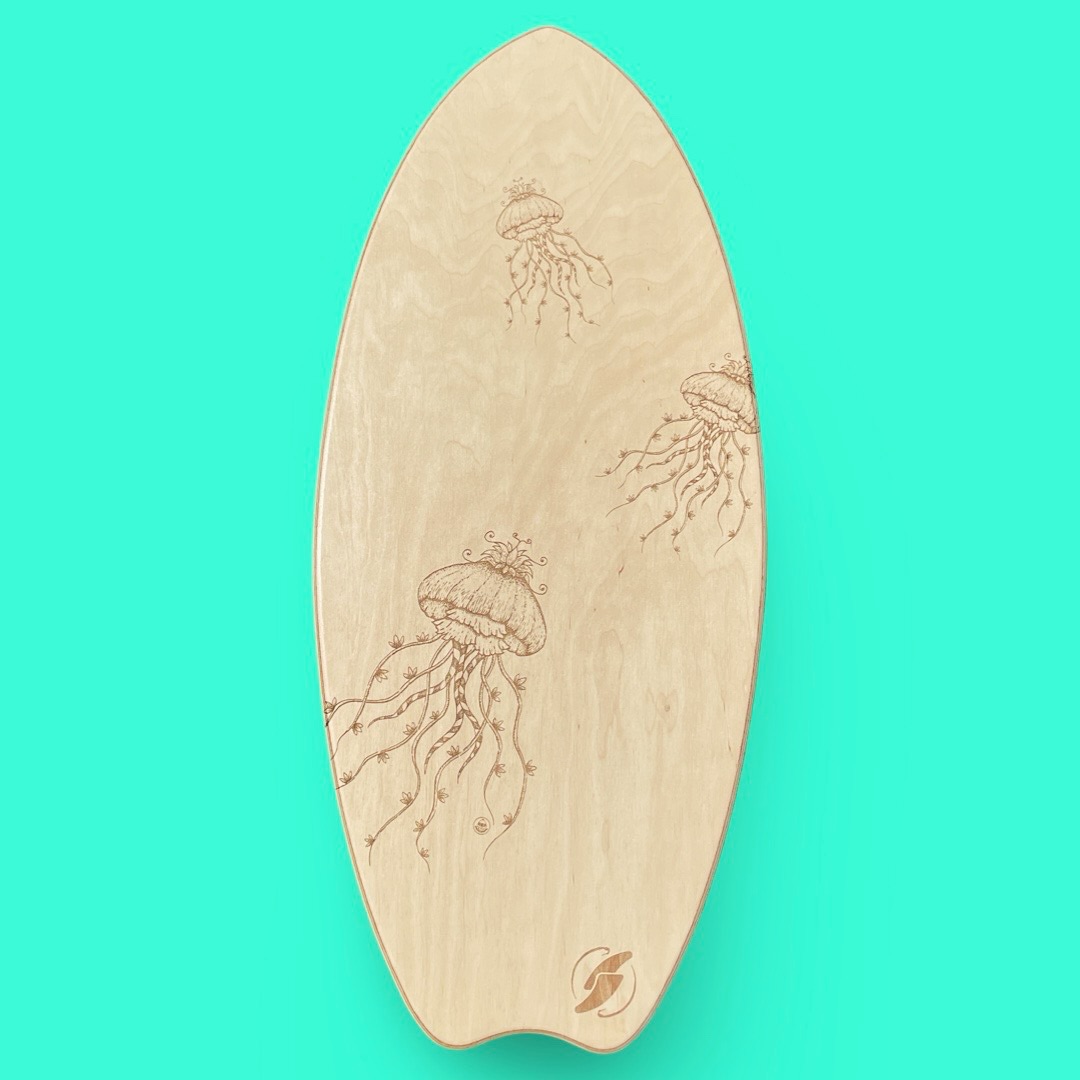 🎨✨ Die liebe Heike war wieder fleißig!
Sie hat neue Motive gezaubert – und wir sind total begeistert 😍
Die freshen Grafiken zieren jetzt unsere Balance Boards und bringen noch mehr Kunst aufs Brett 🌀
Wie gefallen euch die neuen Designs? 👀
Kommt vorbei und schaut sie euch live an – heute und morgen in Lochau am Bodensee! 🌊☀️
Wir freuen uns auf euch!
#balanceboard #surfstylefever #kunstaufdemboard #bodenseevibes #board #boarddesign #kunst #designliebe #handgemacht #balancekunst #bodensee #qualle #quallen #sea #hibiskus #walfisch #welle