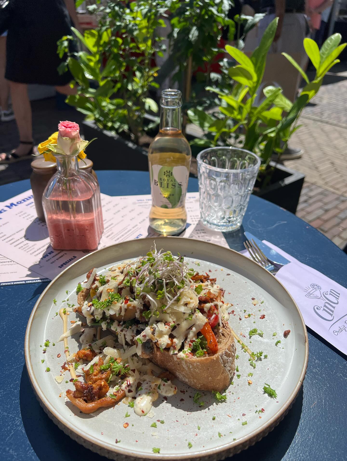 🔥 Broodje van de maand = Hete Kip
Lekker pittig, vers gebakken en precies goed gekruid. Perfect voor je lunchbreak of gewoon… omdat je trek hebt. 😋
Langskomen bij Cin Cin is altijd een goed idee.
#CinCinLunchtijd #HeteKipLiefde #LunchMetSmaak #PittigePauze #CinCinCafé