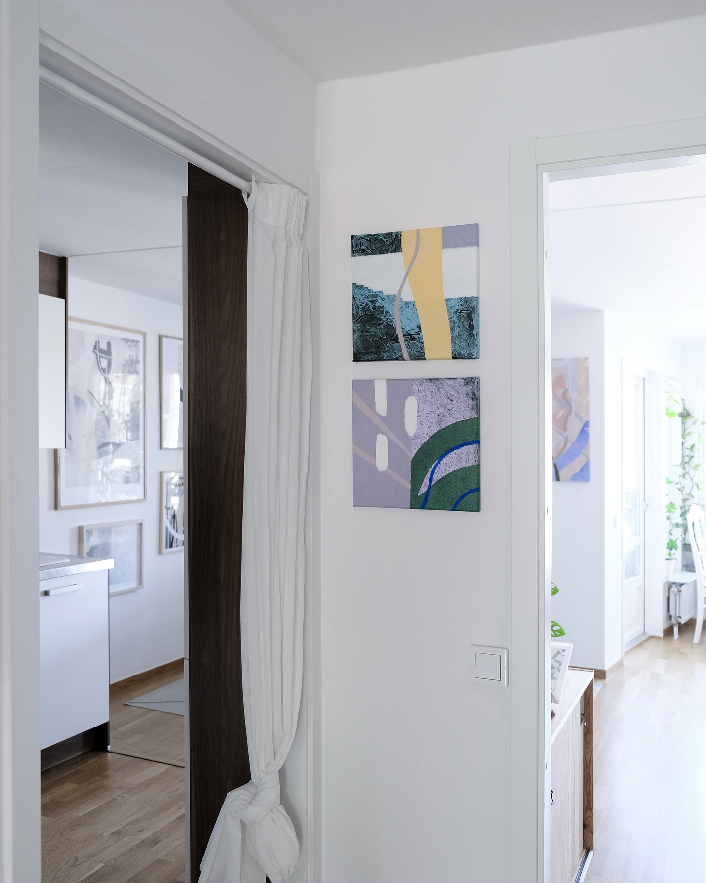 🌌💫
Shining Apart Under the Same Starlight (2025)
30 x 30 cm
Mixed media on canvas
-
하나의 별빛 아래 흩어져 빛나는 (2025)
30 x 30 cm
캔버스에 혼합재료
⠀
⠀
⠀
⠀
⠀
⠀
⠀
⠀⠀
⠀
⠀
⠀
⠀
⠀
⠀
⠀
#originalart #abstractart #abstractlainting #abstractartist #artcollector #artcollection #contemporaryartist #abstrakt #abstraktpainting #konstinredning #artwall #walldecoration #koreanartist #koreanpainter #추상 #추상화 #추상화가 #suyeonseo_art #artistsuyeon