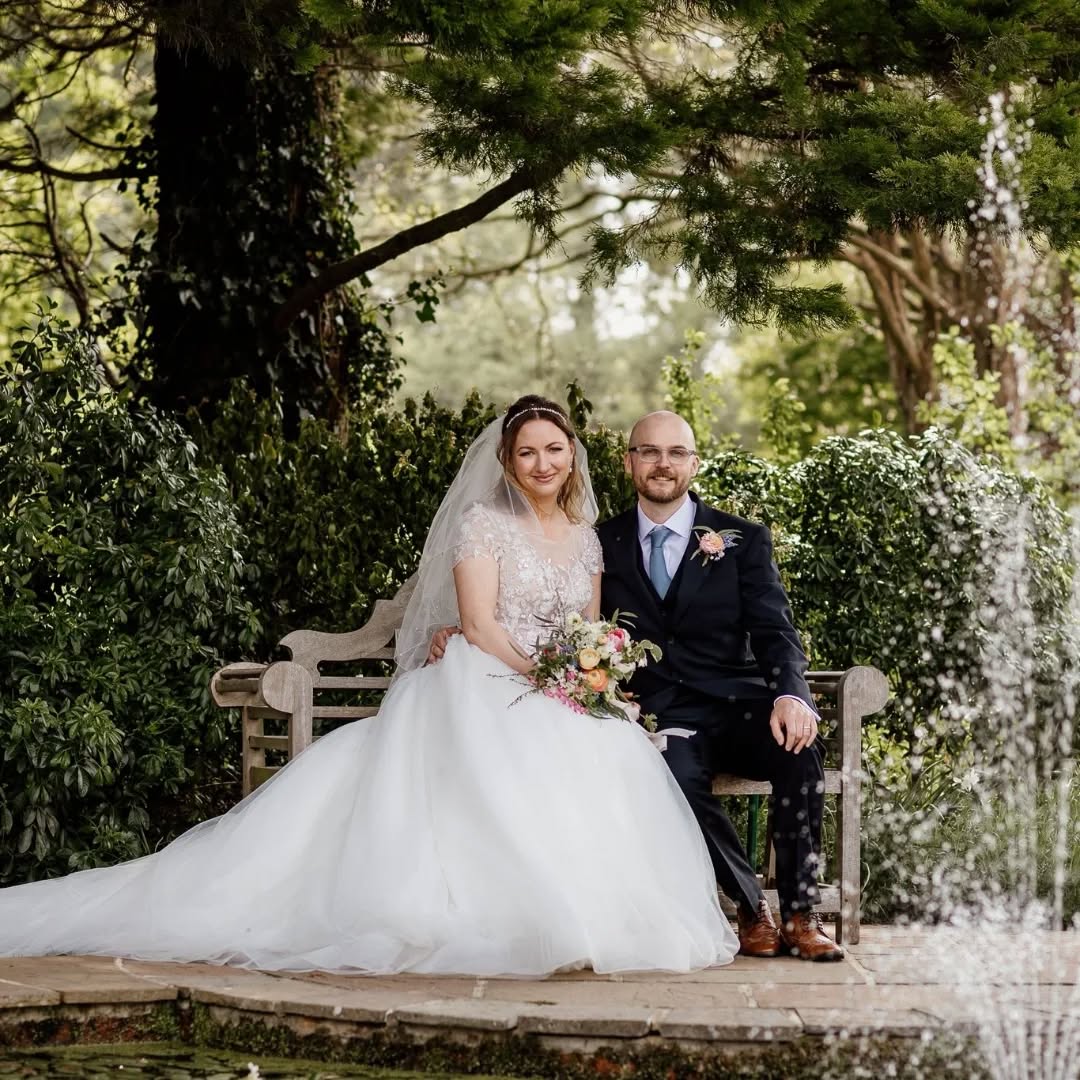 Flashback to spring and lovely to receive these stunning pictures of Gabby & Jack's wedding day.
A blossom filled spring day at @oaksfarmweddings captured by @emmajoannephotography_weddings 🌿
Such a gorgeous couple ❤️❤️❤️
#surreyweddingflorist
#surreyflorist
#surreywedding
#londonweddingflorist
#springweddingflowers
#londonwedding
#springflowers🌸
#bridalflowers
#bridalbouquets
#weddinginspiration
#carshalton
#carshaltonbeeches