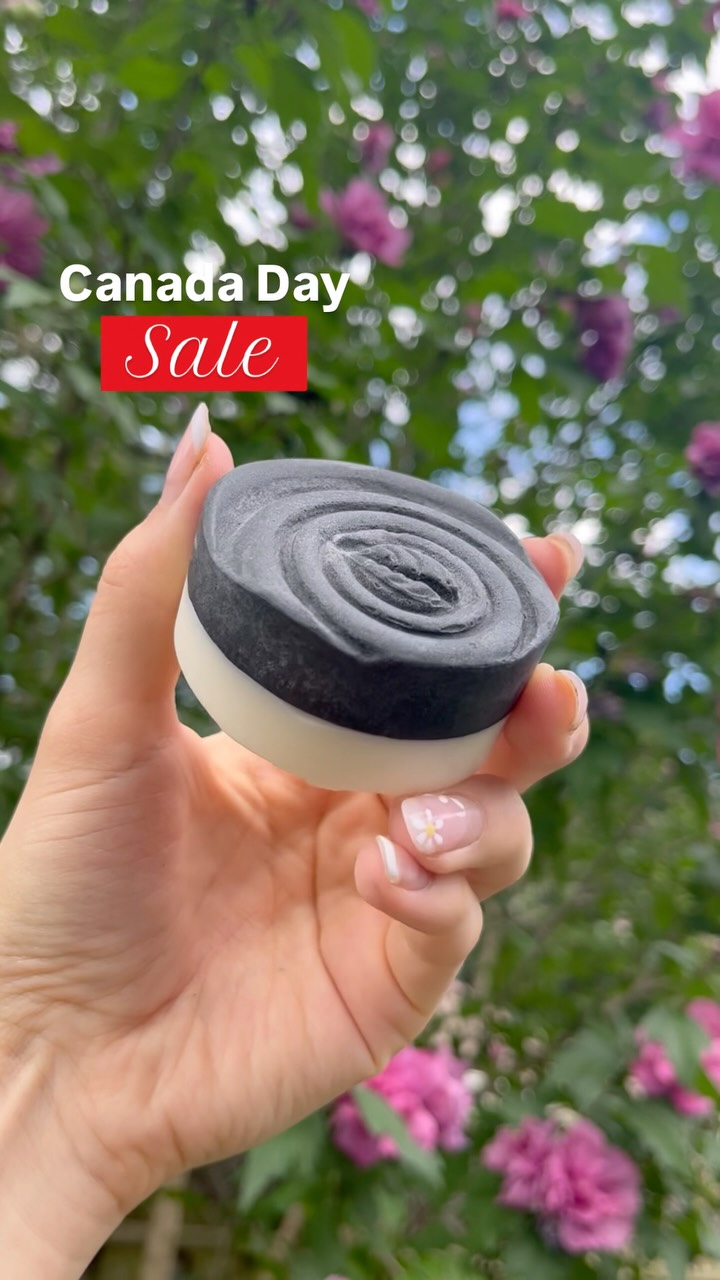 🇨🇦 Sale is ON babyyy! 🥳🎉
If you ever wanted to try our Award-Winning Bi-phase shampoo bar (and other items) now’s the time! 🔥
Our Bi-Phase is also:
✅ smoother
✅ foamier 🫧
✅ creamier
✅ AND on sale-ier! WOOHOO!
Still as biodegradable as always, and as frizz-free, itch-free, earth friendly as it gets! 🌿
Order NOW Canada! (And US friends) 💖 Sale ends July 1st at midnight EST ⏰
.
#ontariomade #onsale #shampoobar #powdershampoo #canadamade #cleanbeauty #biodegradable #ecohair