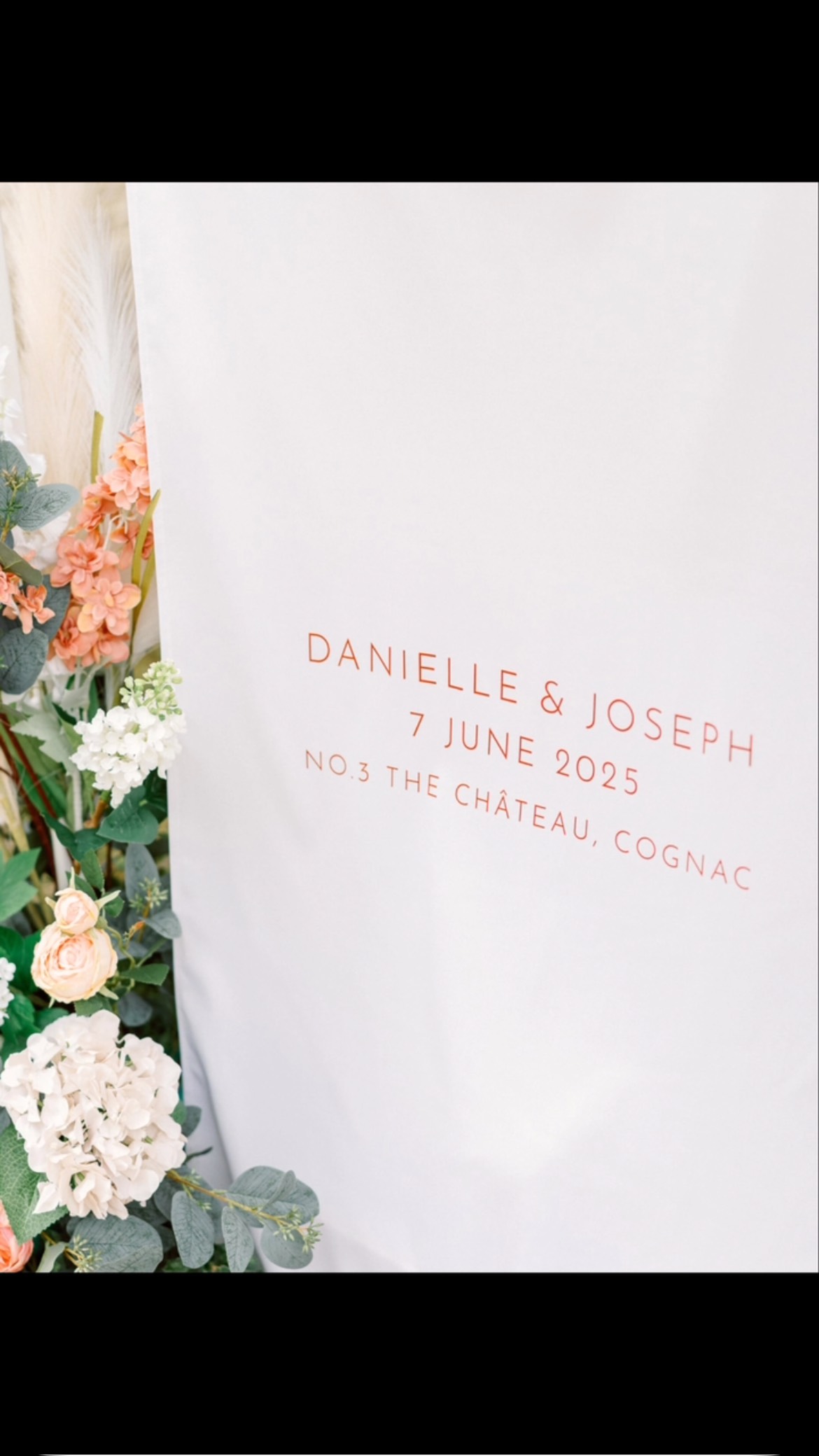 Quel bonheur et quelle fierté de contribuer, à ma manière, à ces instants magiques où l’amour est au centre de tout 💖
Un immense merci à @clemencearesu_weddings pour ces sublimes clichés, et à @chatelaine_events de m’avoir intégrée à cette journée exceptionnelle.
Tous mes vœux de bonheur à vous deux, Danielle & Joe — que votre histoire soit belle et lumineuse, pour toujours ✨💐😘
#snpatisseries #weddingcakefrance #gateaudemariage #artisanpâtissier #momentmagique #mariage2025 #amourpourtoujours
🇬🇧
What a joy and an honor it is to play a small part in these magical moments where love takes center stage 💖
Heartfelt thanks to @clemencearesu_weddings for the stunning photos, and to @chatelaine_events for having me be part of such a special day.
Wishing you a lifetime of happiness, Danielle & Joe — may your love story shine forever ✨💐😘
#snpatisseries #frenchweddingcake #weddinginfrance #artisanbaker #magicalmoments #2025wedding #loveforever