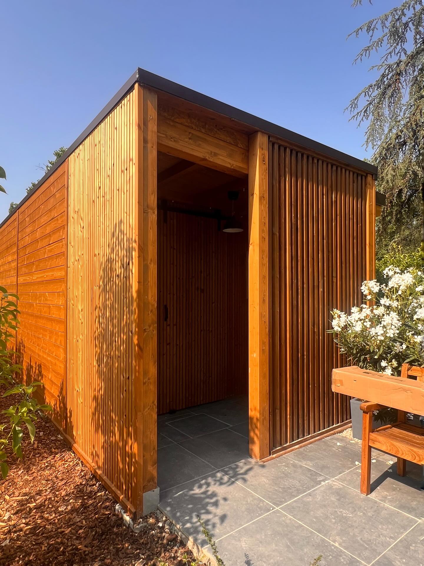 <Dependance>
•
Abbiamo realizzato una dependance in legno, che ospiterà i servizi igienici e il locale cucina di una location per ricevimenti in provincia di Parma.
•
Ci siamo occupati di tutto: dal progetto, alla produzione alla messa in opera.
Ti piace?