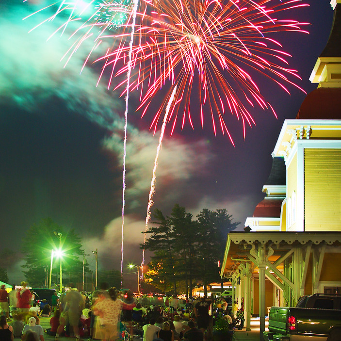 Wishing everyone a happy fourth of July weekend!
#goldenappleinn #4thofjuly #fireworks #northconwaynh #glennh #whitemountainsnh