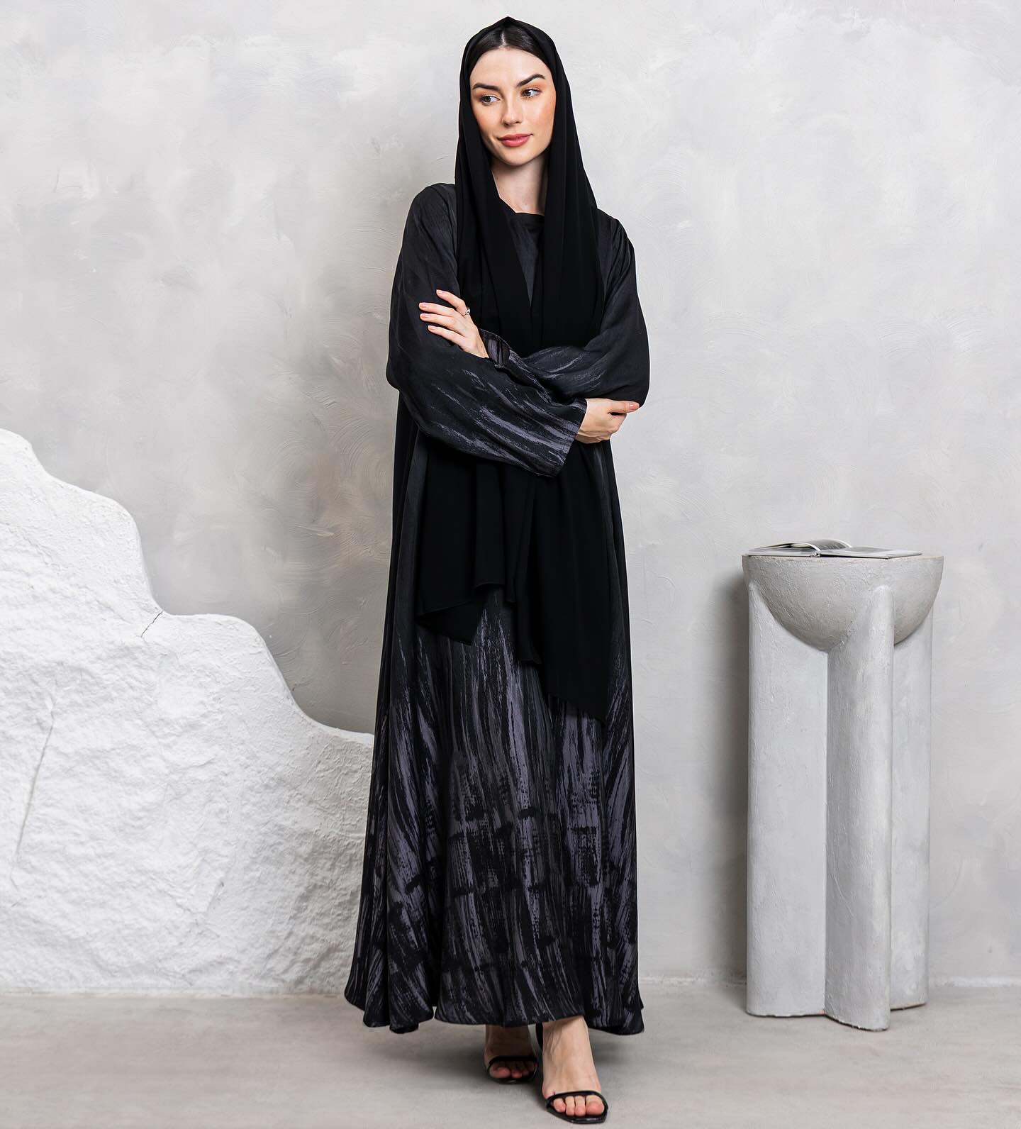 ❌SOLD OUT❌
Perfect for daily wear — the beauty of this piece comes entirely from the fabric itself, with soft blue strokes that bring the whole look to life 🖤
• Model: A03
• Fabric: Jacquard
• Color: Black with blue touch
• Price: 700 AED
DM us to order 🖤
#LURANA #Abaya #uae #abudhabi #عبايه #عباية