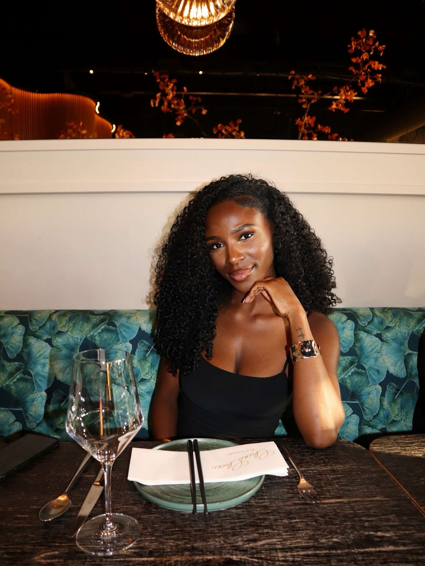 Could you tell this is a FLIPOVER WIG ?!
The instant quick hairstyle in seconds 🤏🏾
Make yourself ready in no time for every Occasion 🫧
Hair specs: 300 gram 18 inch French.