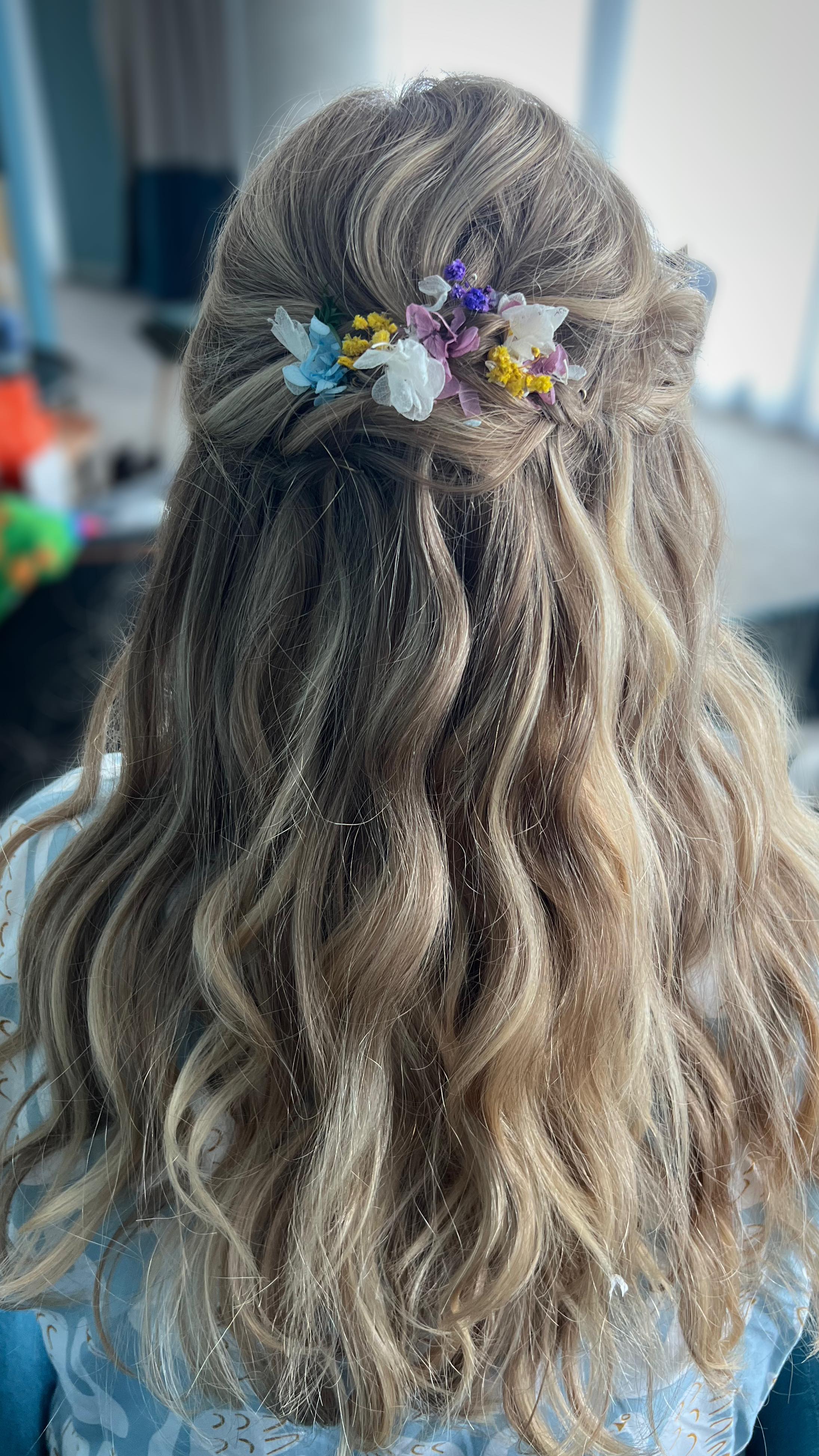 As most bridal HMUAs will understand the objective of a hair and makeup trial is to ensure that we have plenty of time to translate the brief of what the bride wants seamlessly into reality
Itโs also for control freaks and worry-warts like me to know exactly what Iโm doing on the day and ensure I over exceed expectations by zooming in on trial photos and thinking about how I can further improve my work
Howeverโฆ.when a bride is not local and does not have the time to attend a trial and trusts your expertise then the pressure is really on!
Luckily Sam was a dream bride and we worked brilliantly together to ensure she was happy with the look that I created for hair & makeup โฆso much so she sent me a lovely thankyou today
โฑ๏ธVenue @bournemouthpier @keywestrestaurant
๐ธ Photographer @katherine_and_her_camera (literally cannot wait to see the official photos)
๐ฉGetting ready venue @hiltonbournemouth
๐Bridal Glam @brides_by_nikki
#brides_by_nikki #bridalmakeup #dorsetbride #dorsethairandmakeup #hampshirehairandmakeup #bridalhair #bridalhalfuphalfdown #bridalhairandmakeup