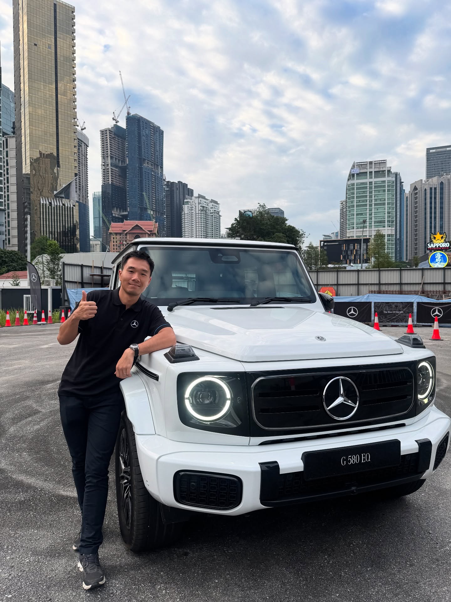 Back in KL for another weekend with @mercedesbenzmalaysia for the launch of the new G Class! Always fun with the team and thanks for having me @devils555 !🙏
#mercedesbenz #gclass #theriseofelectric