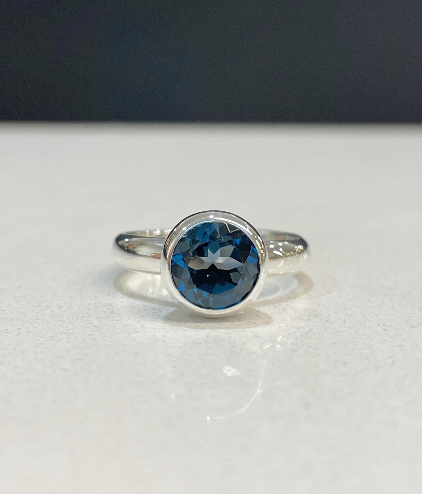 London Blue Topaz 💙
#newstock #justfinished #londonbluetopaz #londonbluetopazandsilver #topazandkeshipearl #topazand silvering #topazearrings #handcrafted #leurajeweller #jewelleryworkshop #manufacturingjeweller #ainsleyfinejewellery
