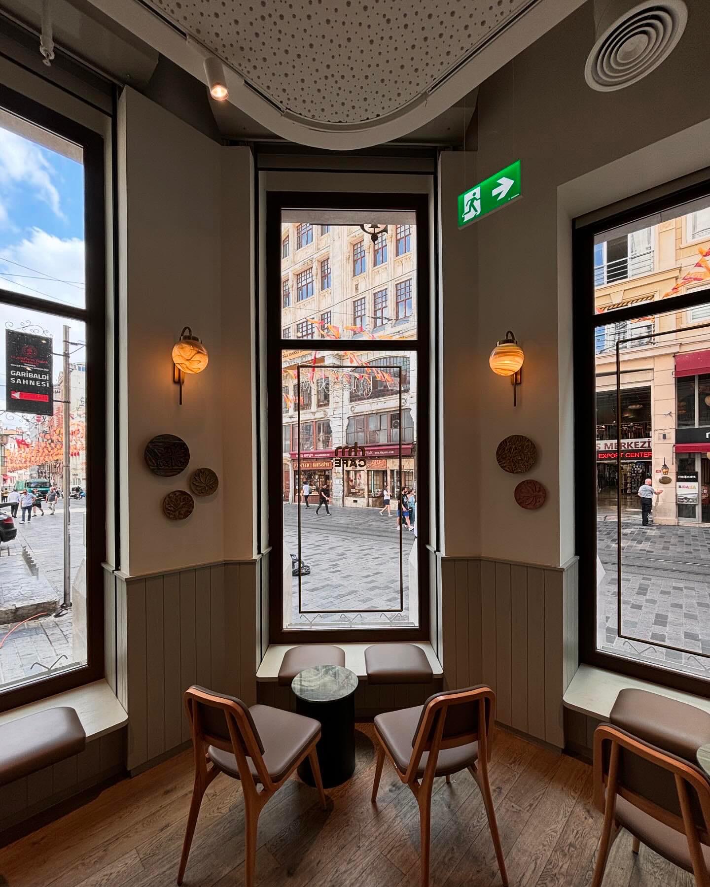 ✨Space Sconces Illuminate İşbank Painting Sculpture Museum 🌟
Installed in the historic Bodvi Apartment, built in 1907 on Istanbul’s iconic İstiklal Avenue, the new Space sconces find a place within the recently opened Türkiye İş Bankası Museum of Painting and Sculpture.
Designed by Teğet Architectural Office, the project delicately merges the building’s rich past with a contemporary spatial language, a language in which the Space sconces quietly take their place, glowing like echoes of a distant sky.