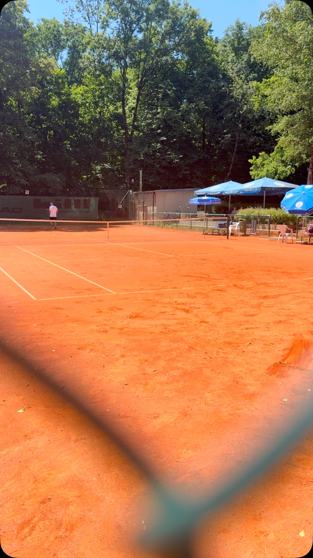 Hitzeschlacht endet in 4:5 Niederlage ☀️🥵
Glück heute nicht auf unserer Seite. Mit zwei Einzeln im Dritten knapp verloren konnten wir nach 2:4 noch zwei Doppel gewinnen.
Nun geht es in zwei Endspiele um den Klassenerhalt.
Am 06.07 gg Harlaching und 13.07 ab 15 Uhr beim TCU gg Thalkirchen.
#tcuaufdieeins