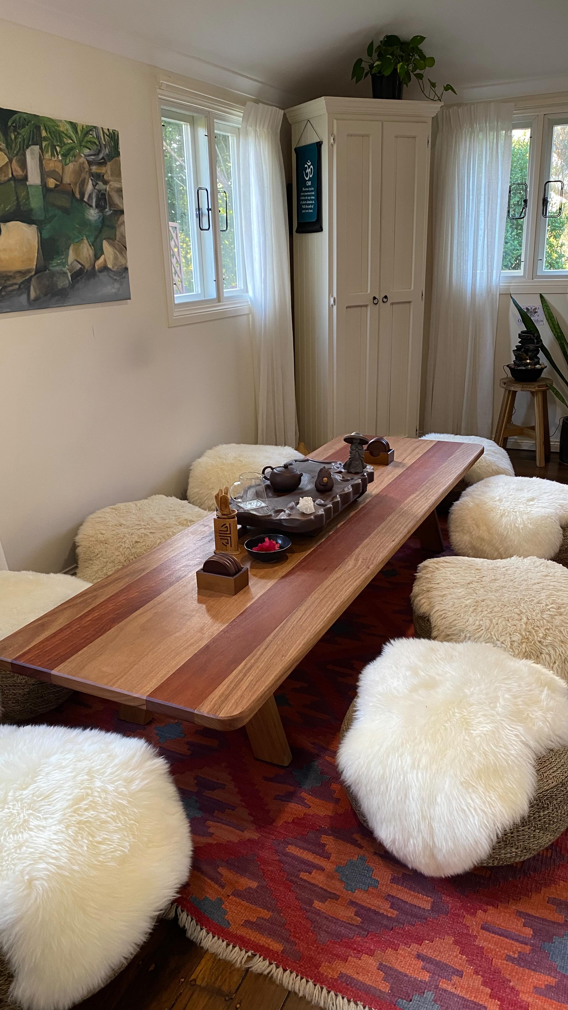 So grateful to the talented musician and artisan @joenewtonmusic for his beautiful craftsmanship and love in creating our ceremonial tea table. A place to gather, strengthen bonds and practice the sacred art of drinking tea. Thank you once again Joe. #healthyliving #presence #artisan #gongfucha #nambuccavalley