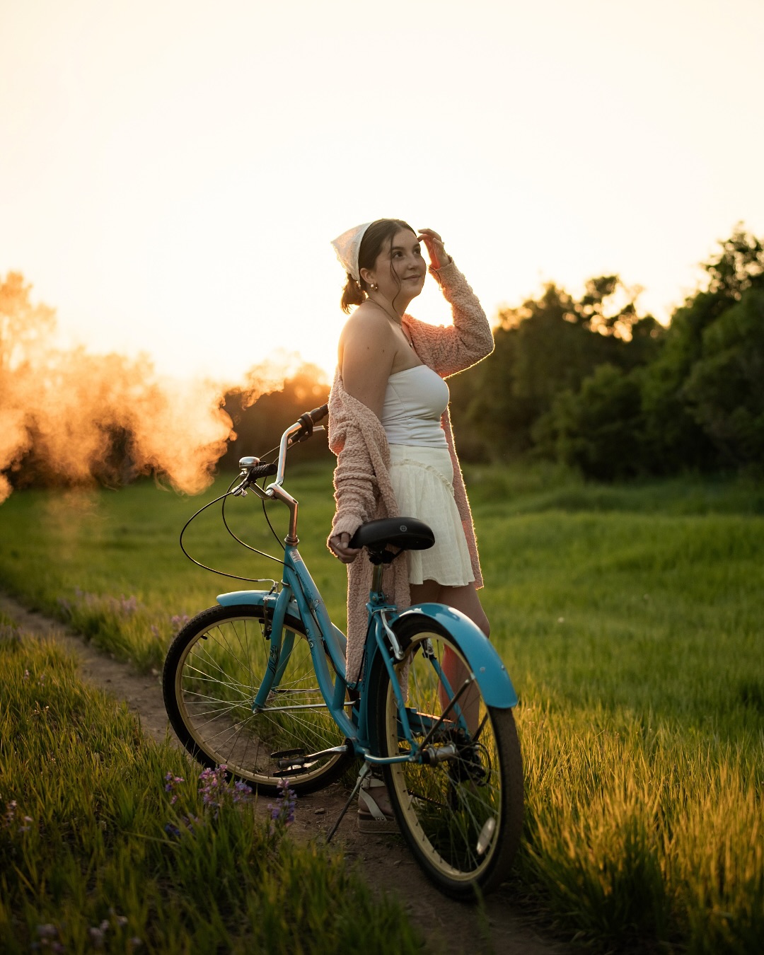 @rileyannlowe you belong in a movie 🌅🚲🎥