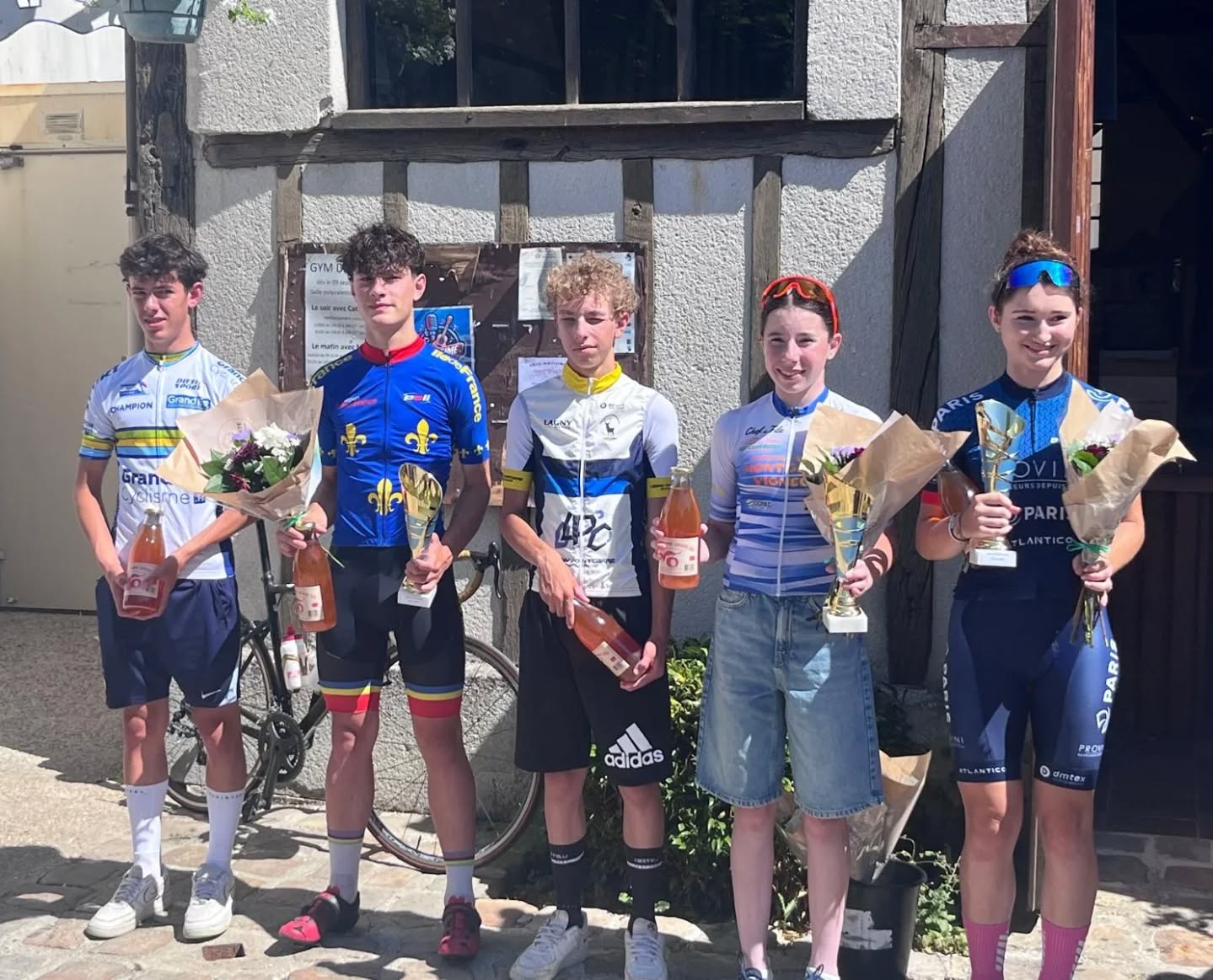 #ABCu15 🟦🟨🟥
On n'arrête plus notre doublette U15 😀
Victoire de Noah Vandeweghe 🥇
Thomas Daversin prend la 6ème place.
😜 Prix D'équipe à la clé 💪 à Beton Bazoche.