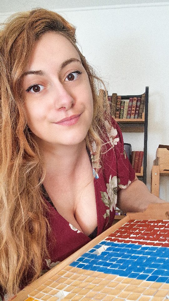 AVEZ VOUS VU LA VIDÉO D'@elisefrancisse sortie il y a 30 minutes sur YouTube ? COMMENT ÇA NON ?😱 Allez hophophop une boisson fraîche, quelques crayons, l'occasion de prendre 30 minutes pour soi et dessiner pendant qu'elle vous montre tout le process de la création de Confetti Sauvage !🎉✨
J'espère que la petite surprise vous plaît ✨ Je ne voulais pas qu'élise soit déçue de ne pas avoir ce vert donc finalement il sera là en cadeau pour tout le mooooonde 🥳🎉
Est ce que j'ai bien fait ? À vous de me dire ahahaha
#lepigmentarium #aquarelle #elisefrancisse #collab #aquarellepailletée #artisan #artisanatfrancais #peintureaquarelle